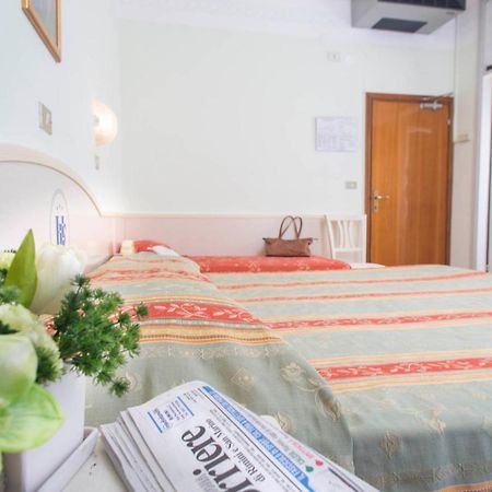 Hotel Franca Белларія-Іджеа-Марина Екстер'єр фото