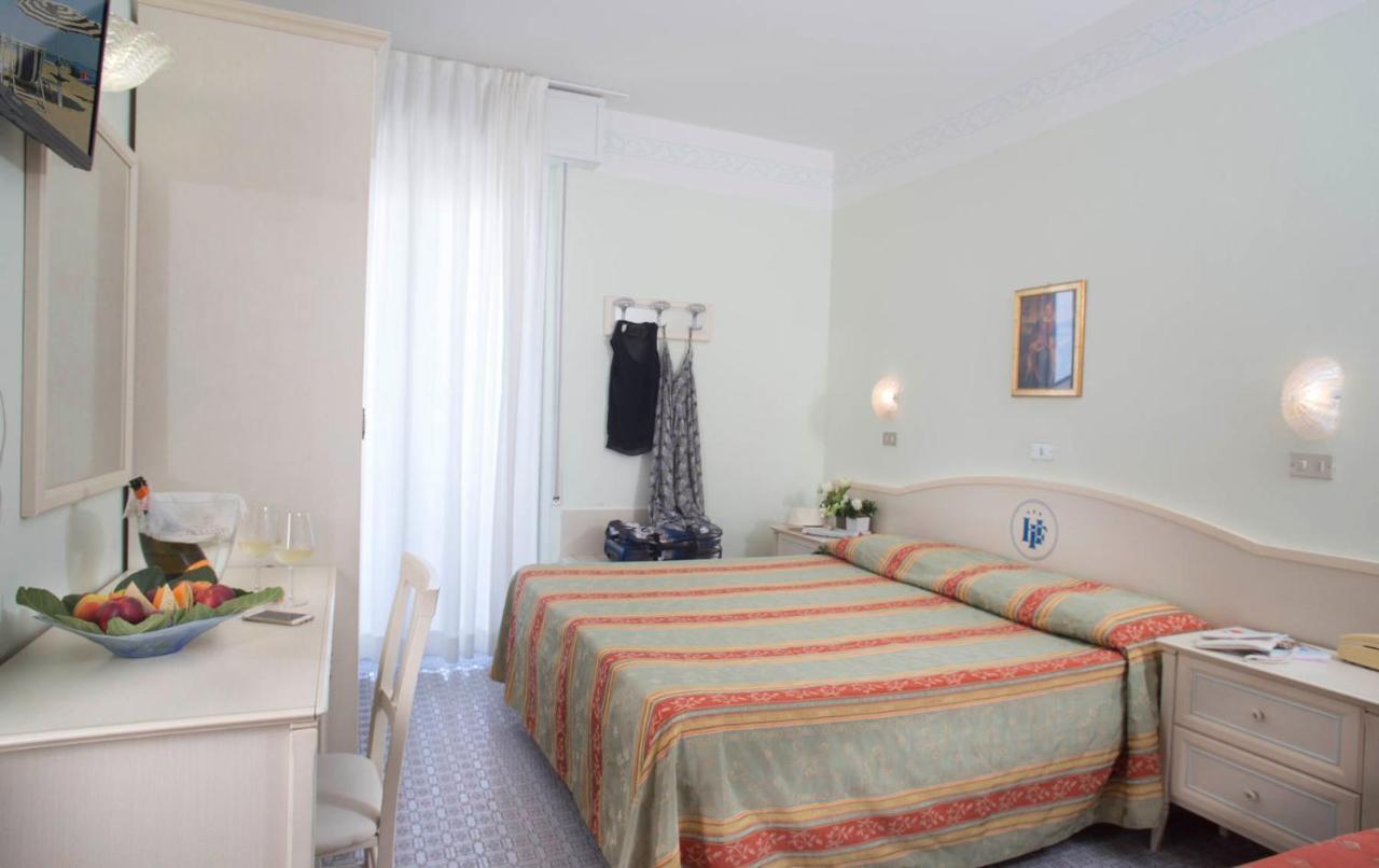 Hotel Franca Белларія-Іджеа-Марина Екстер'єр фото