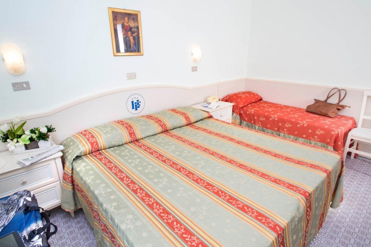 Hotel Franca Белларія-Іджеа-Марина Екстер'єр фото